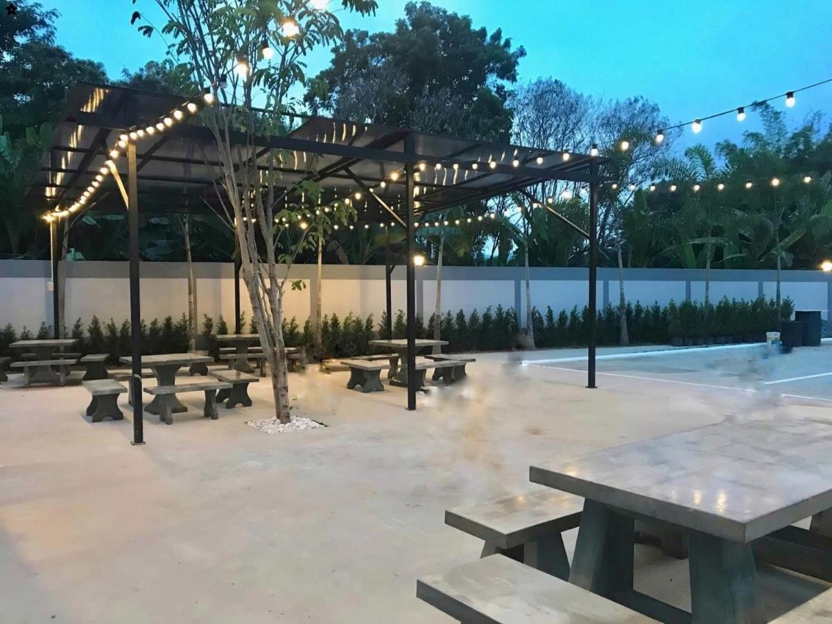 Baan Klangdao Resort Sattahip Esterno foto