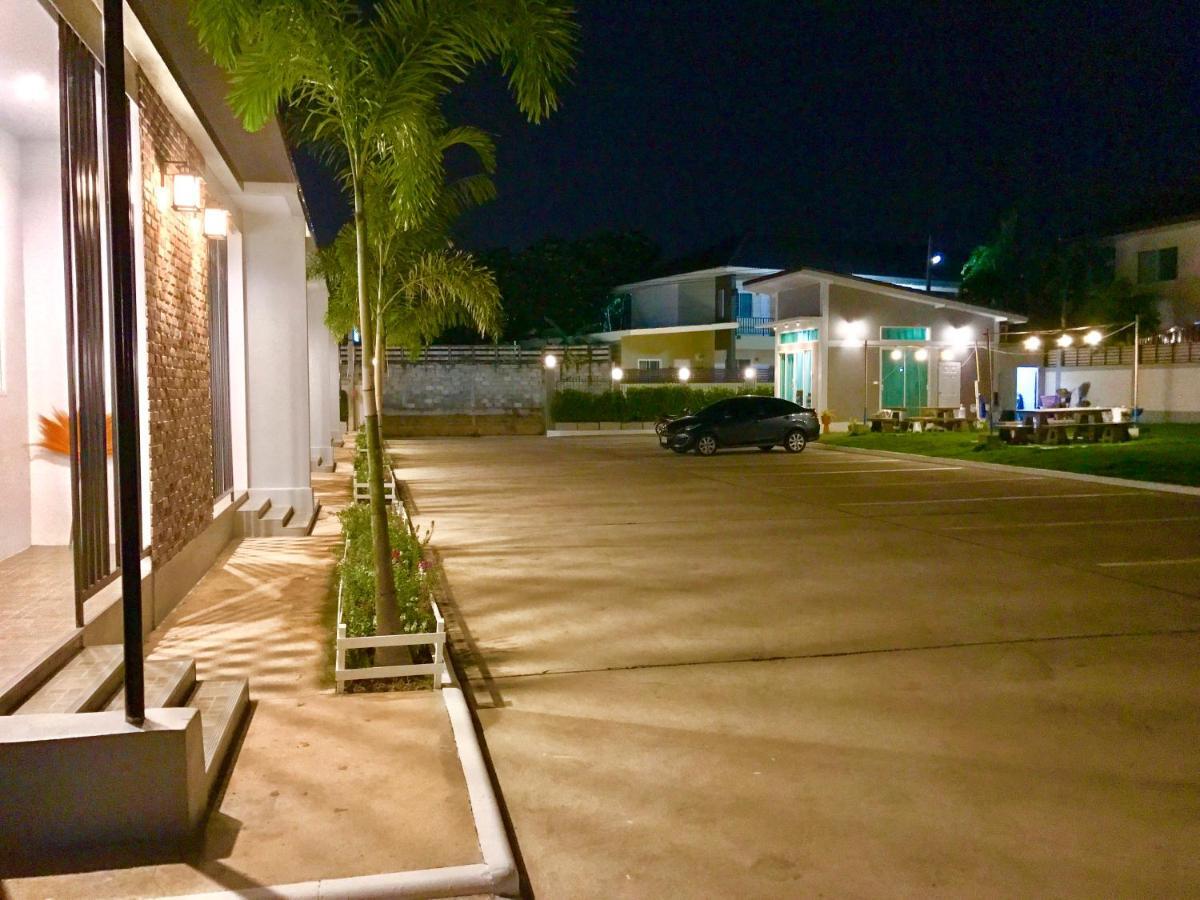 Baan Klangdao Resort Sattahip Esterno foto