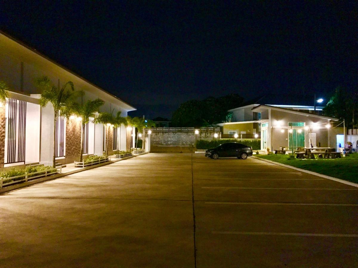 Baan Klangdao Resort Sattahip Esterno foto