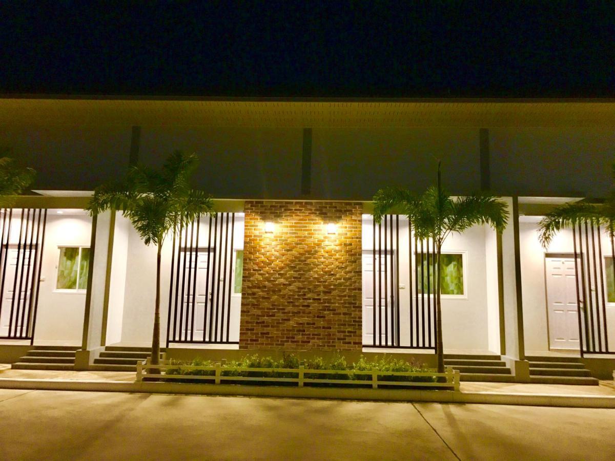 Baan Klangdao Resort Sattahip Esterno foto